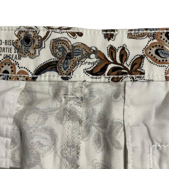 a.n.a. A New Approach Womens Shorts Size 14 Mid Rise Twill Shortie Short Floral - Picture 4 of 10